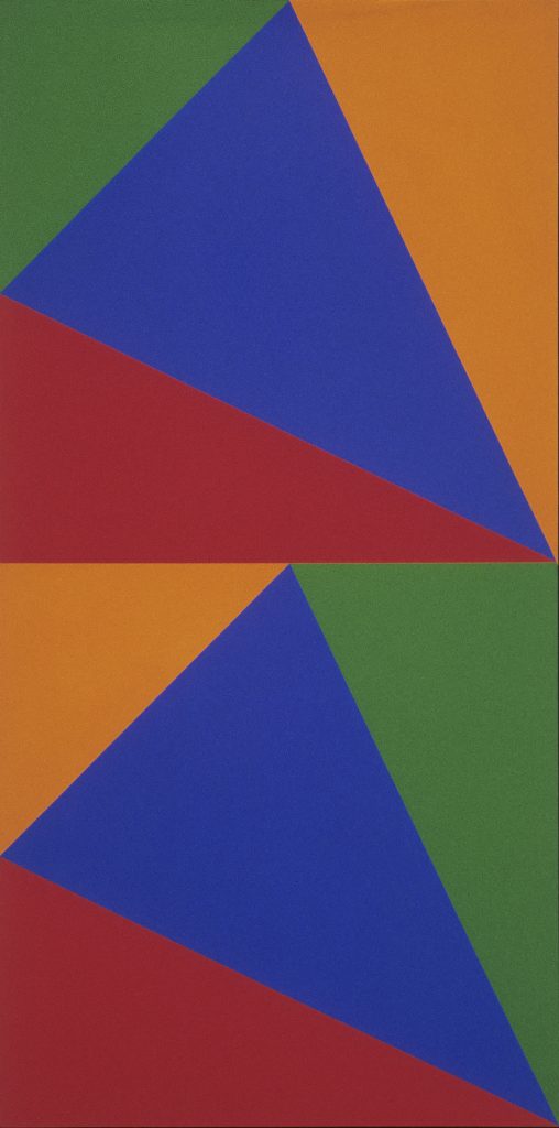Bi-Système triangulaire, 1972, acrylique sur toile, 244.2 x 122 cm. Photo : Guy L'Heureux.